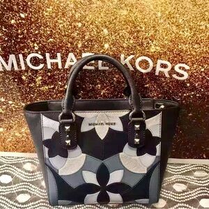 NWT Michael Kors SANDRINE Navy Blue Leather Crossbody Bag